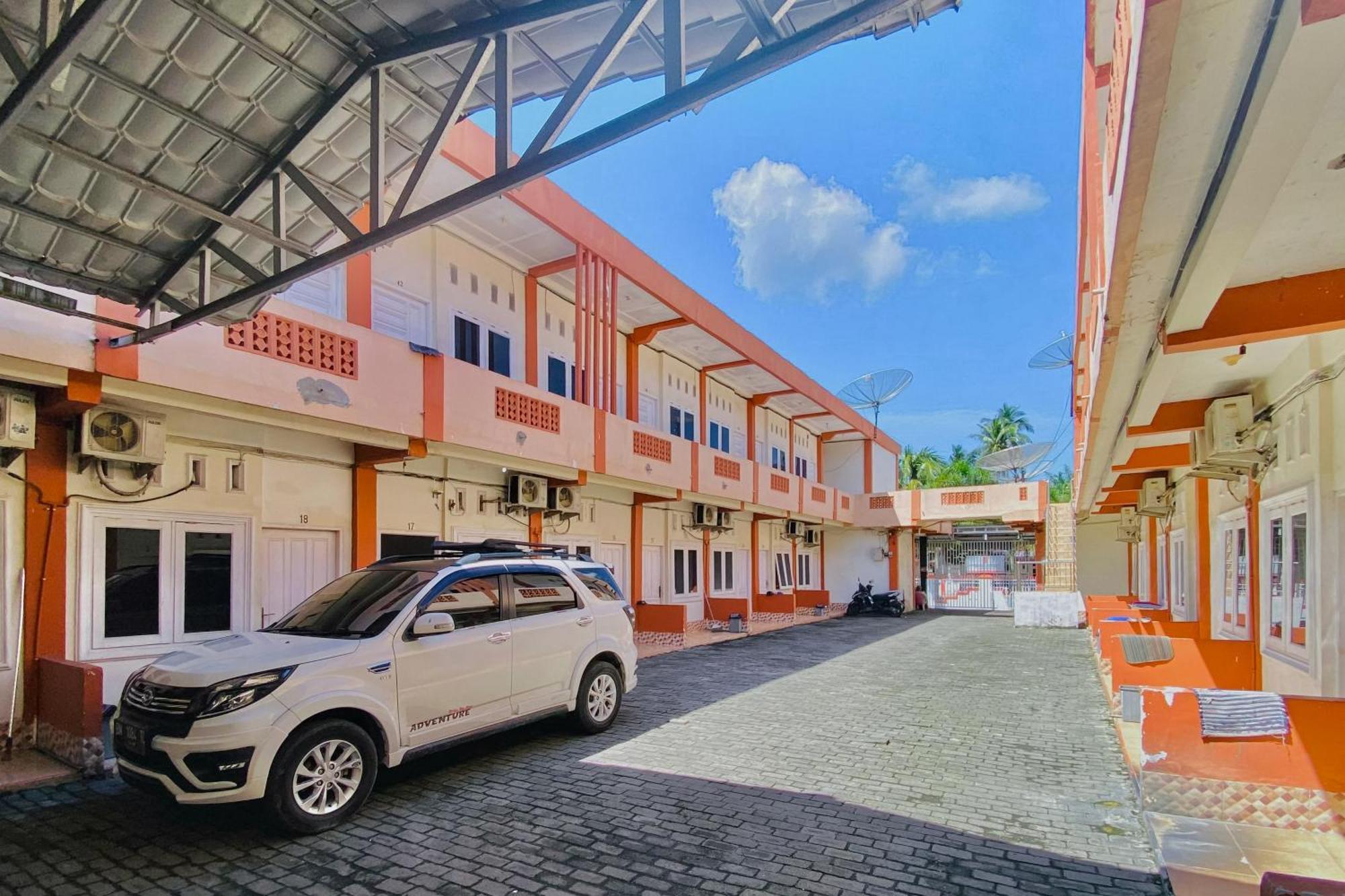 Amira House Kisaran Redpartner Hotel Exterior photo